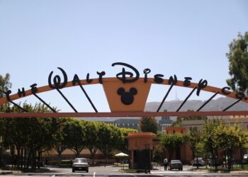 Imposto de Renda sobre intercâmbio na Disney: preciso declarar o que recebi?