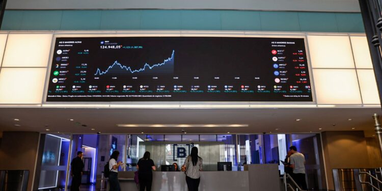 Ibovespa Futuro sobe com otimismo sobre trégua no Oriente Médio e IPCA-15 no radar
