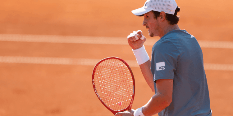 Fonseca joga confiante e ganha 1º jogo em Roland Garros; veja próximo adversário